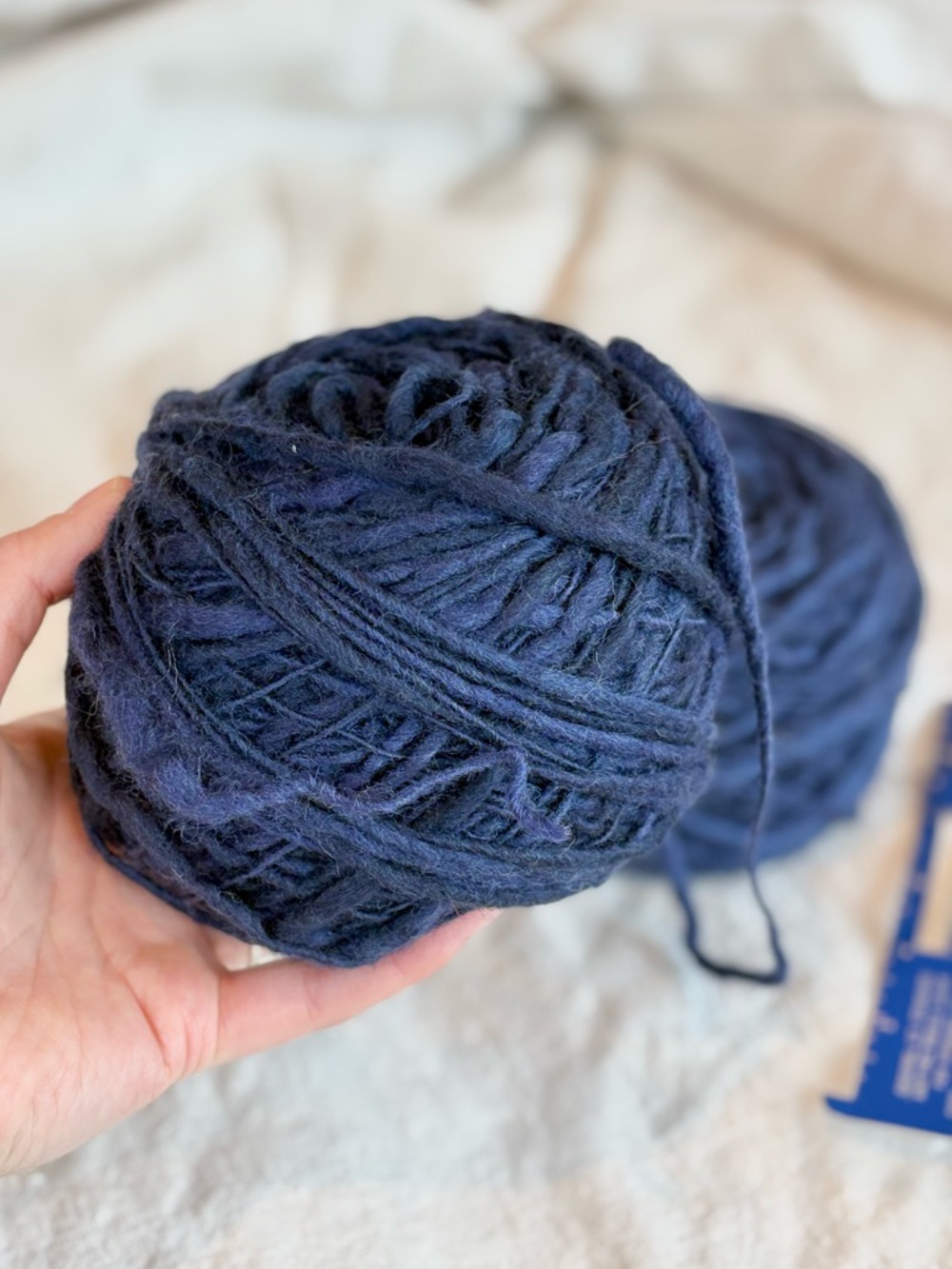 manos del uruguay clasica deep blue bundle 2 cakes aran wool nwot